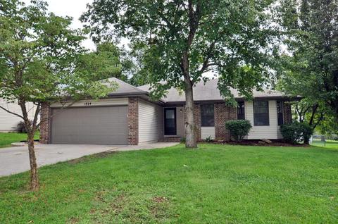 1824 E Smith St, Springfield, MO 65803 photo 1