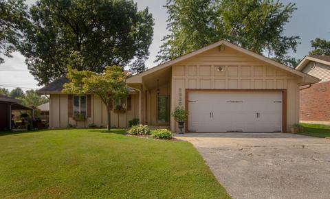 2936 E Linwood St, Springfield, MO 65804 photo 1