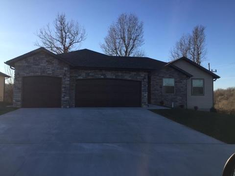 2122 W Mcclernon St, Springfield, MO 65803 photo 1
