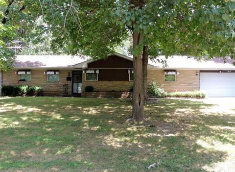 505 E Hadley St, Aurora, MO 65605 photo 1