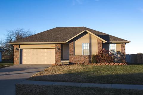 5581 W Sunflower Dr, Springfield, MO 65802 photo 1
