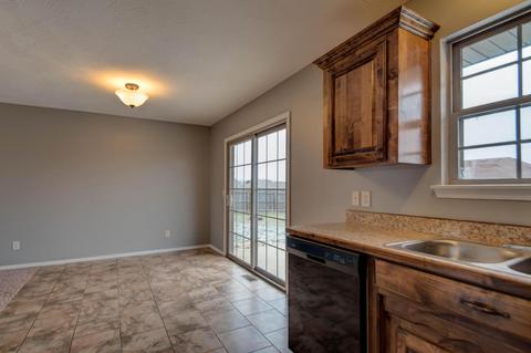 703 Lexington Cir, Clever, MO 65631 photo 11