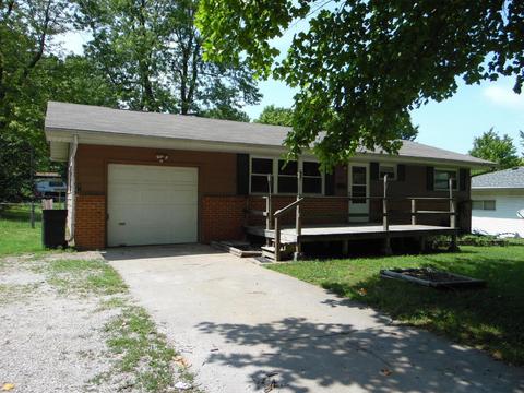 205 S Rinker Ave, Aurora, MO 65605 photo 1