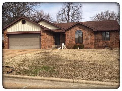 915 E Colgate St, Bolivar, MO 65613 photo 1
