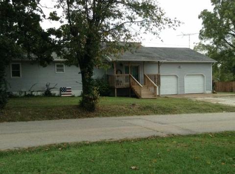 1042 Sycamore St, Cabool, MO 65689 photo 1