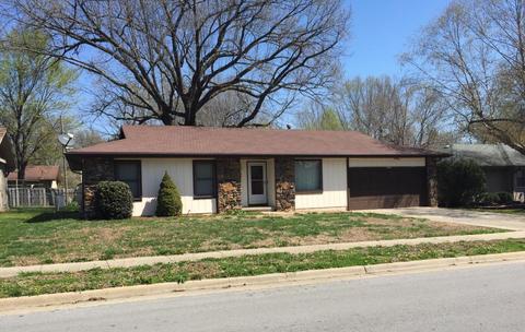 2927 E Linwood St, Springfield, MO 65804 photo 1