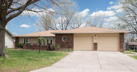 1855 E Stoneridge Dr, Springfield, MO 65803 photo 1