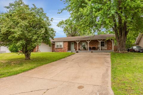3040 S Lochlomond Dr, Springfield, MO 65804 photo 1