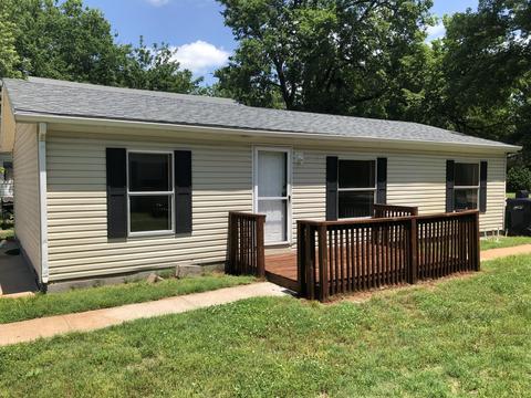618 S Hall St, Webb City, MO 64870