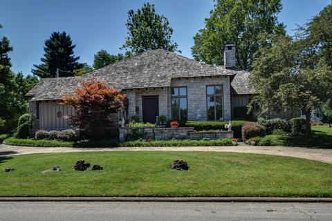 2828 E Avalon Dr, Springfield, MO 65804 photo 1