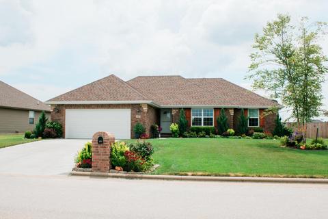 302 E Willow St, Clever, MO 65631 photo 1
