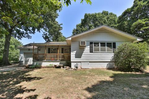 215 E Franklin St, Walnut Grove, MO 65770 photo 1