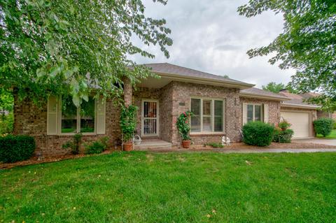 1930 S White Oak Ave, Springfield, MO 65809 photo 1