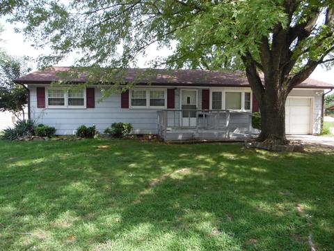 1110 S Griffith Ave, Aurora, MO 65605 photo 1
