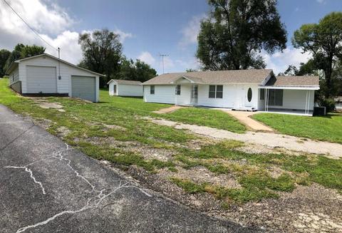409 W Washington Ave, Ava, MO 65608 photo 1