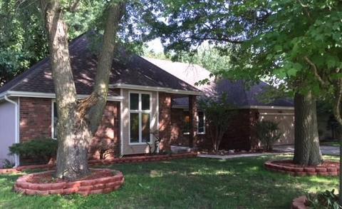 3866 N Delaware Ave, Springfield, MO 65803 photo 1