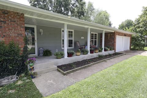 842 E Bedford St, Marshfield, MO 65706 photo 1