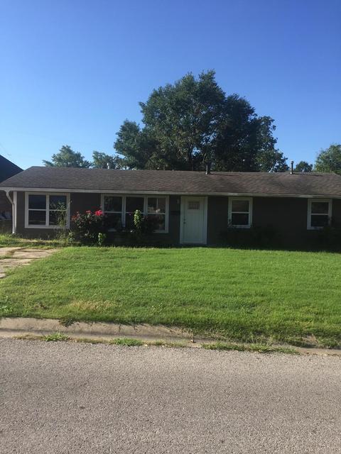 122 E Hadley St, Aurora, MO 65605 photo 1