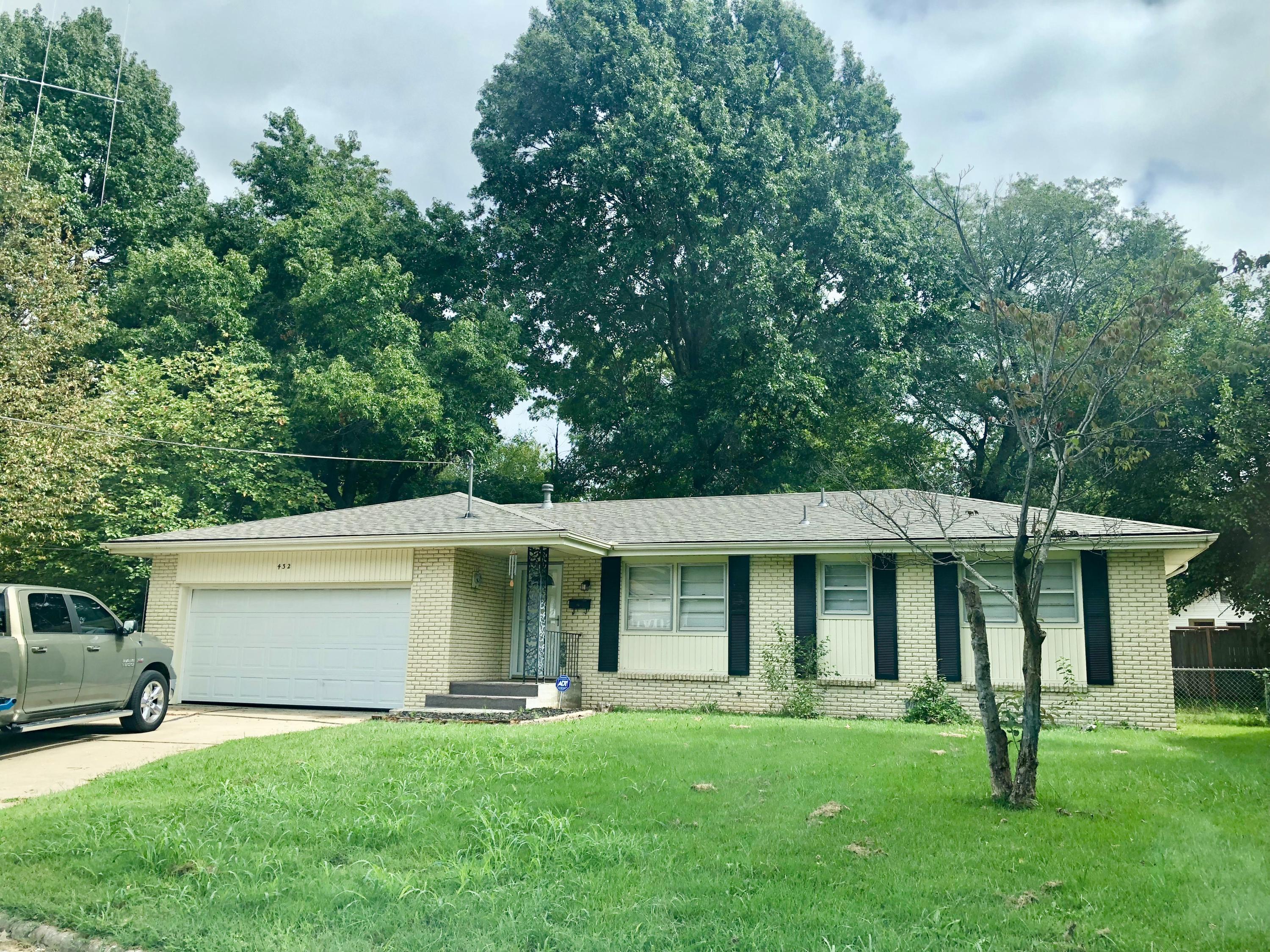 432 S Forest Ct, Springfield, MO 65806 photo 1