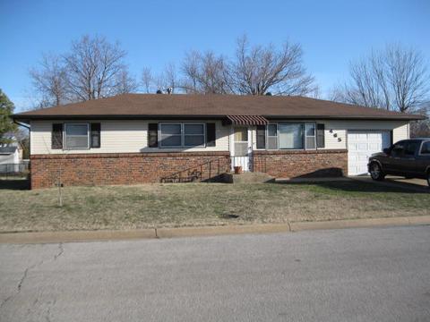 465 W Plumb St, Aurora, MO 65605 photo 1