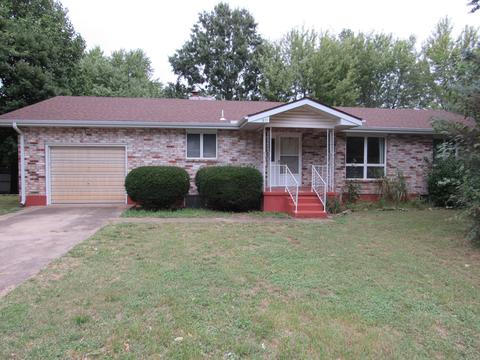 811 E Hadley St, Aurora, MO 65605 photo 1