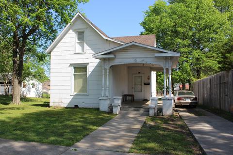 121 E College St, Aurora, MO 65605 photo 1