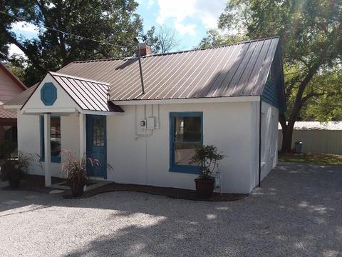 207 E 8th St, Pineville, MO 64856 photo 1
