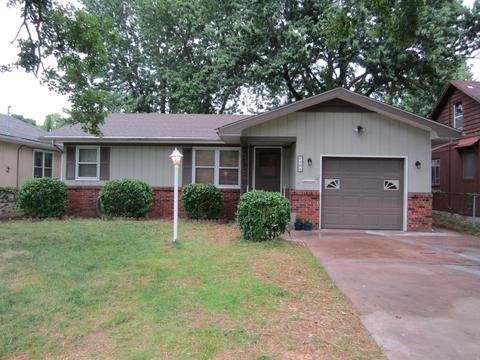 1465 E Lindberg St, Springfield, MO 65804 photo 1