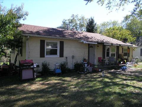 910 Broadway, Cabool, MO 65689 photo 1