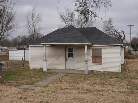 21 E Mill St, Aurora, MO 65605 photo 1