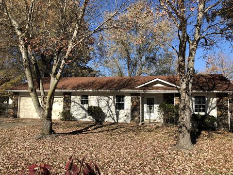 3015 W Hillcrest Cir, Springfield, MO 65807 photo 1