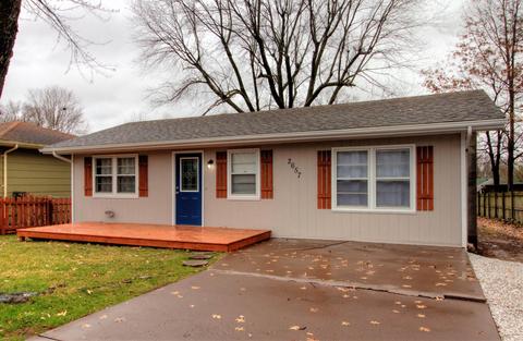 2657 E Pacific St, Springfield, MO 65803 photo 1