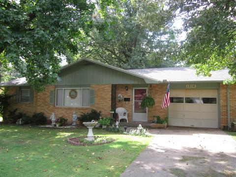 1214 Admiral Pl, Monett, MO 65708 photo 1