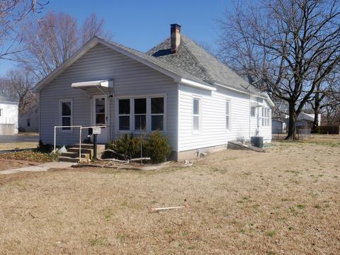 714 Park, Aurora, MO 65605 photo 1
