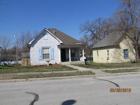 1013 Sycamore St, Carthage, MO 64836 photo 1