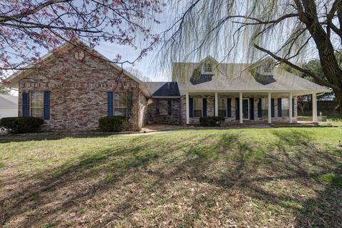 1402 Stonecreek Dr, Nixa, MO 65714 photo 1