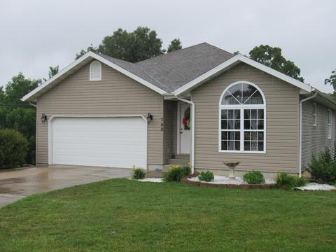 740 Poplar Ct, Marshfield, MO 65706 photo 1
