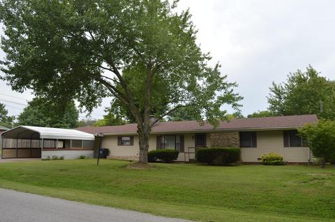 815 E Pearl St, Aurora, MO 65605 photo 1