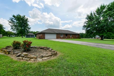 2770 E Daniel St, Springfield, MO 65803 photo 1