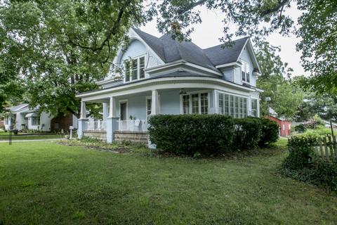 607 W Jackson St, Marshfield, MO 65706 photo 1
