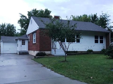 420 E Highland St, Aurora, MO 65605 photo 1