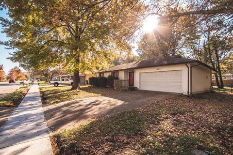 1008 W Sunset St, Springfield, MO 65807 photo 1