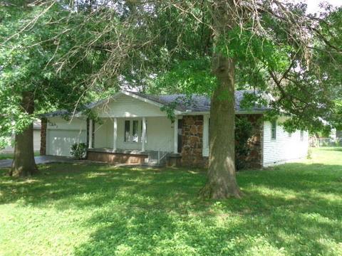 1104 Oak St, Buffalo, MO 65622 photo 1
