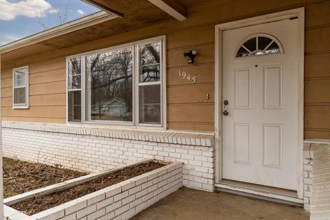 1945 S Saint Charles Ave, Springfield, MO 65804 photo 4