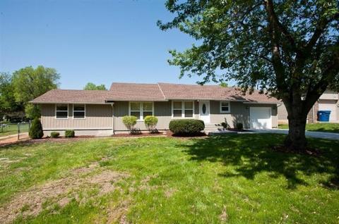 307 E Cherry St, Nixa, MO 65714 photo 1