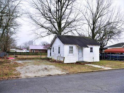 216 E Delta St, Aurora, MO 65605 photo 1