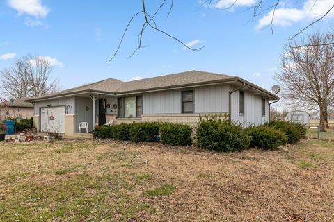 532 Division St, Sparta, MO 65753 photo 1