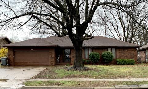 2849 E Linwood St, Springfield, MO 65804 photo 1