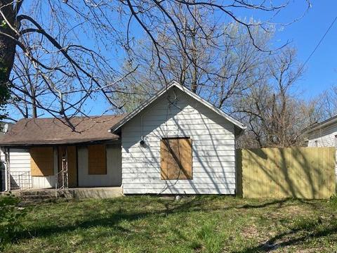 1135 W Pacific St, Springfield, MO 65803 photo 1