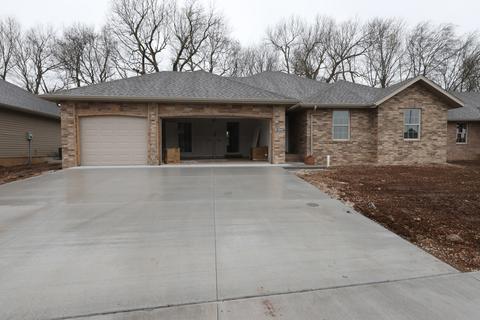5679 W Pine St, Springfield, MO 65802 photo 1
